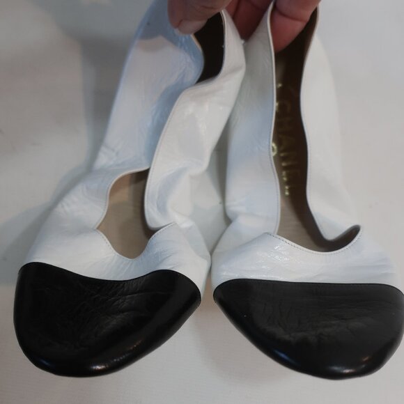 NIB Authentic Chanel White Black Capped Toe Leather Ballet Flat Shoe 37 US/6.5-7 - Picture 6 of 13